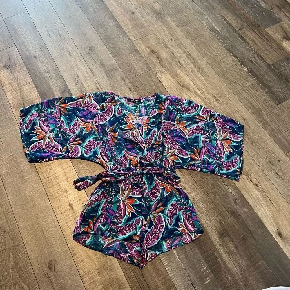 Lulu's Blue Colorful Tropical Hypnotized Purple Print
Romper size s